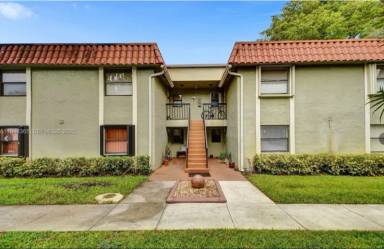 Main picture of 9720 Hammocks Blvd