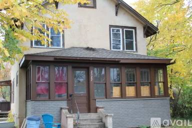 Main picture of 2327 4th Ave W