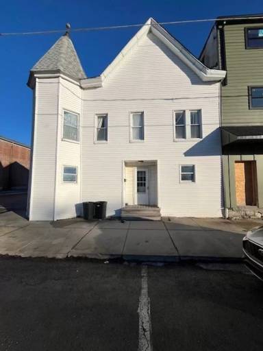 Main picture of 52 W Ludlow St