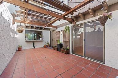 Main picture of 9 Heritage Ct