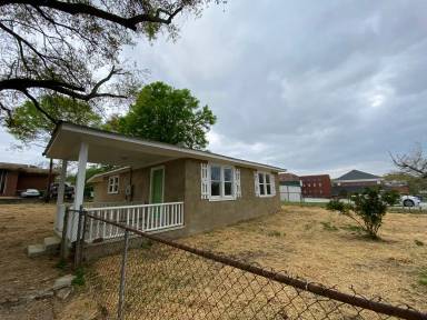 Main picture of 3597 Houston St