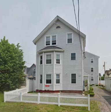 Main picture of 944 Warren Ave