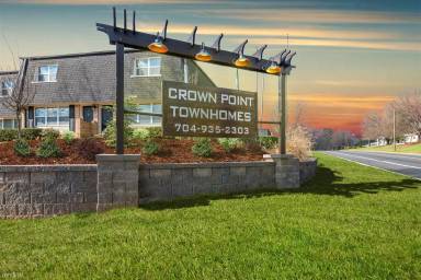 Main picture of Crown Point Townhomes