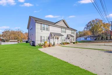 Main picture of 604 W 8th St