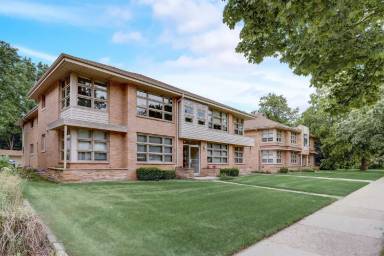 Main picture of 4802 W Wells St