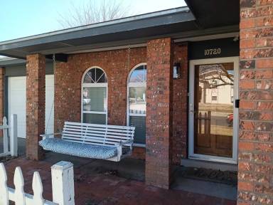 Main picture of 10720 Lowe St NE