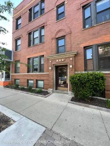 Main picture of 2951 N Sheffield Ave