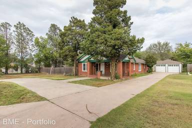 Main picture of 807 S Palo Duro St