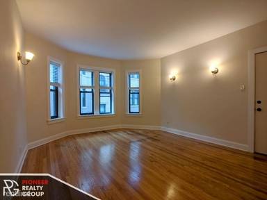 Main picture of 4034 N Ashland Ave