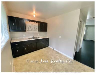Main picture of 400 N Owens Dr