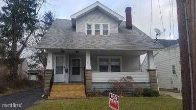 Main picture of 11 Oakwood Ave