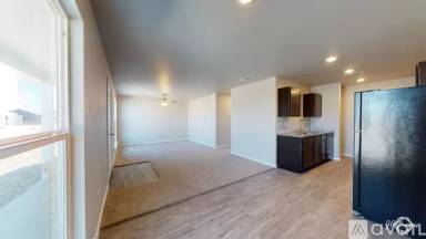 Main picture of 10 Hawk Ave