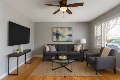 Main picture of 703 SW 7th St