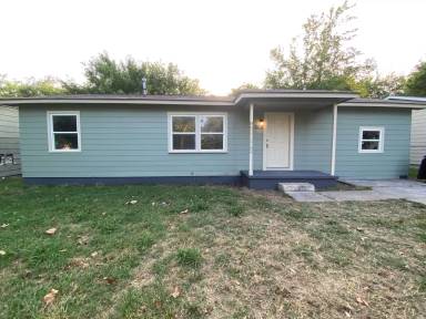 Main picture of 6332 N Main St