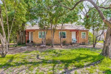Main picture of 902 Denton St