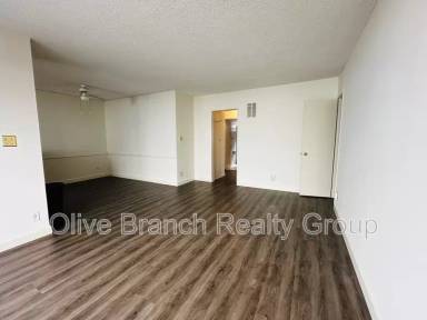 Main picture of 717 N Sycamore Ave