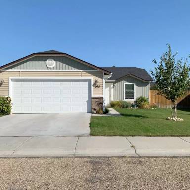 Main picture of 202 E Walcott Lake Dr