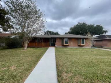 Main picture of 525 Dickens Dr