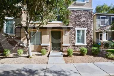 Main picture of 933 W Wendy Way