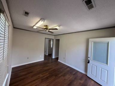 Main picture of 1705 N Wood Ave