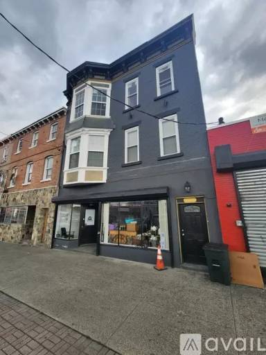 Main picture of 368 Broadway