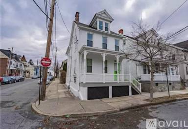 Main picture of 720 High St