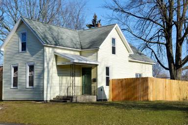 Main picture of 1923 Roy St