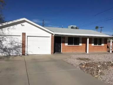 Main picture of 4865 E 4th St