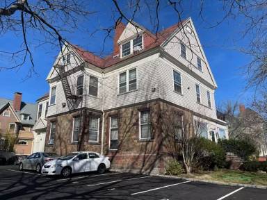 Main picture of 314 Angell St