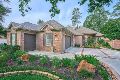 Main picture of 212 W Pines Dr