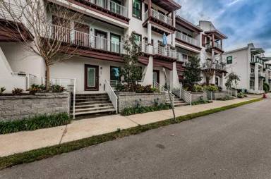 Main picture of 946 Highland Ave