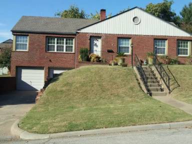 Main picture of 119 E 26th St