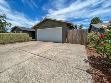 Main picture of 1488 Warbler Dr SE