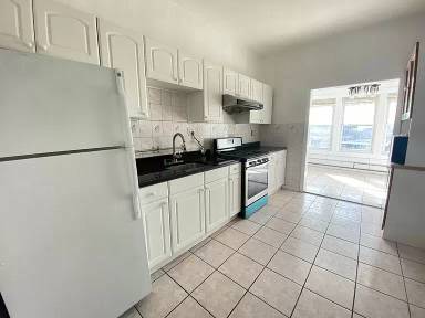 Main picture of 1013 Castle Hill Ave