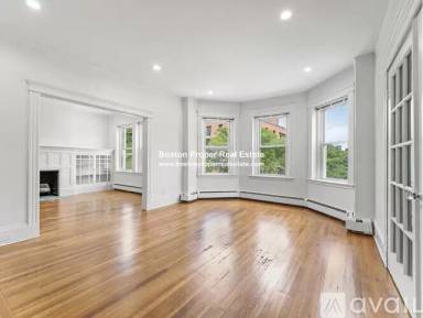 Main picture of 134 Pleasant St