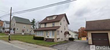 Main picture of 1823 E Washington St