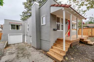 Main picture of 171 W 18th Ave