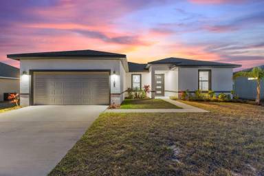 Main picture of 104 Maple Dr
