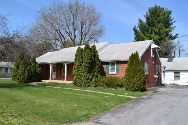 Main picture of 819 W Whitehall Rd