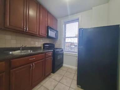 Main picture of 169 Manhattan Ave