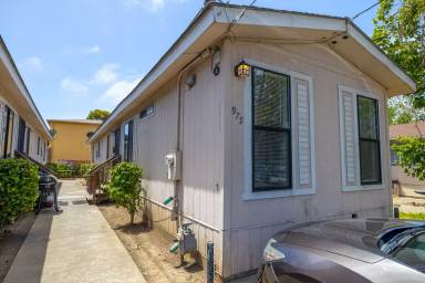 Main picture of 979 45th St
