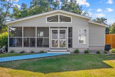 Main picture of 347 Seabreeze Dr