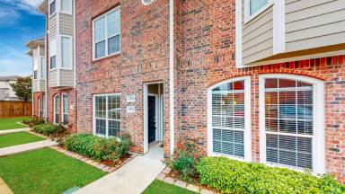 Main picture of Lakeridge Townhomes