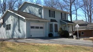 Main picture of 2204 N Oak Ln