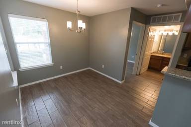 Main picture of Pine Hollow Apartments