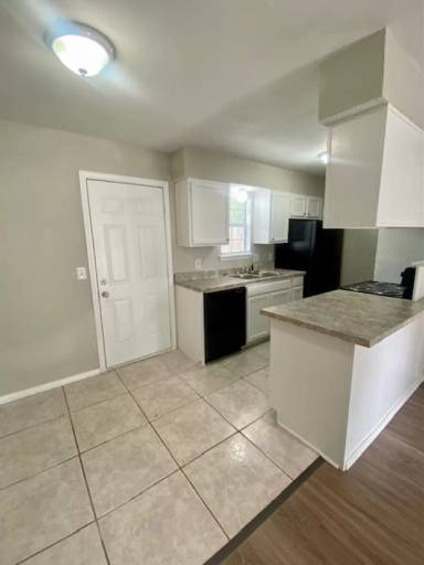 Main picture of 6100 MacArthur Park Ln