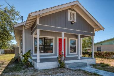 Main picture of 905 E 3rd St