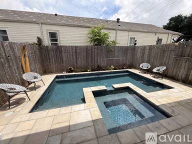 Main picture of 2105 Valence St