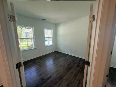 Main picture of 5637 Bay Rock