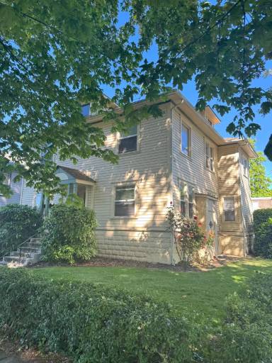 Main picture of 205 NW 11th St
